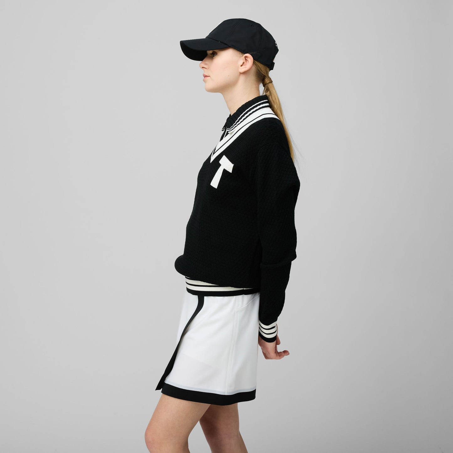 Sport V Neck Sweater - Black/White