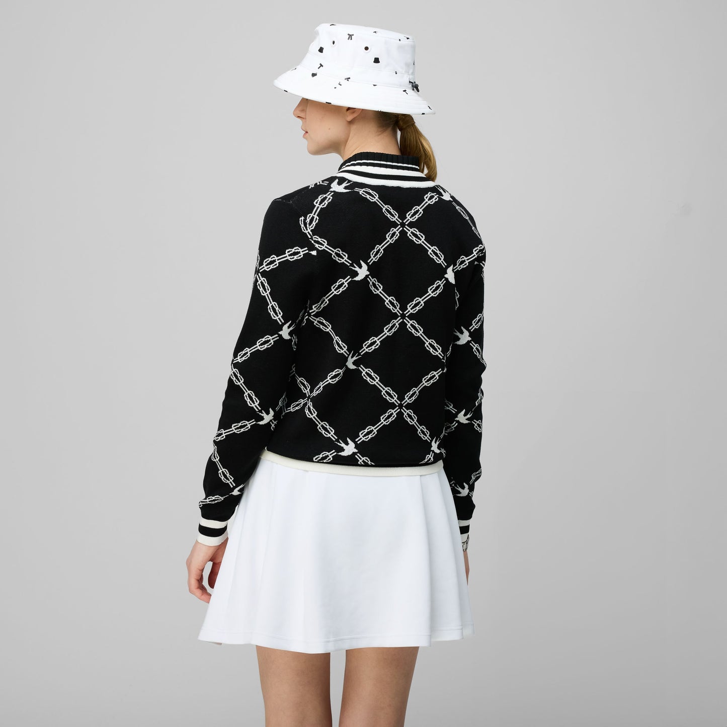Birdie Links V-Neck Jacquard Sweater - Black/White