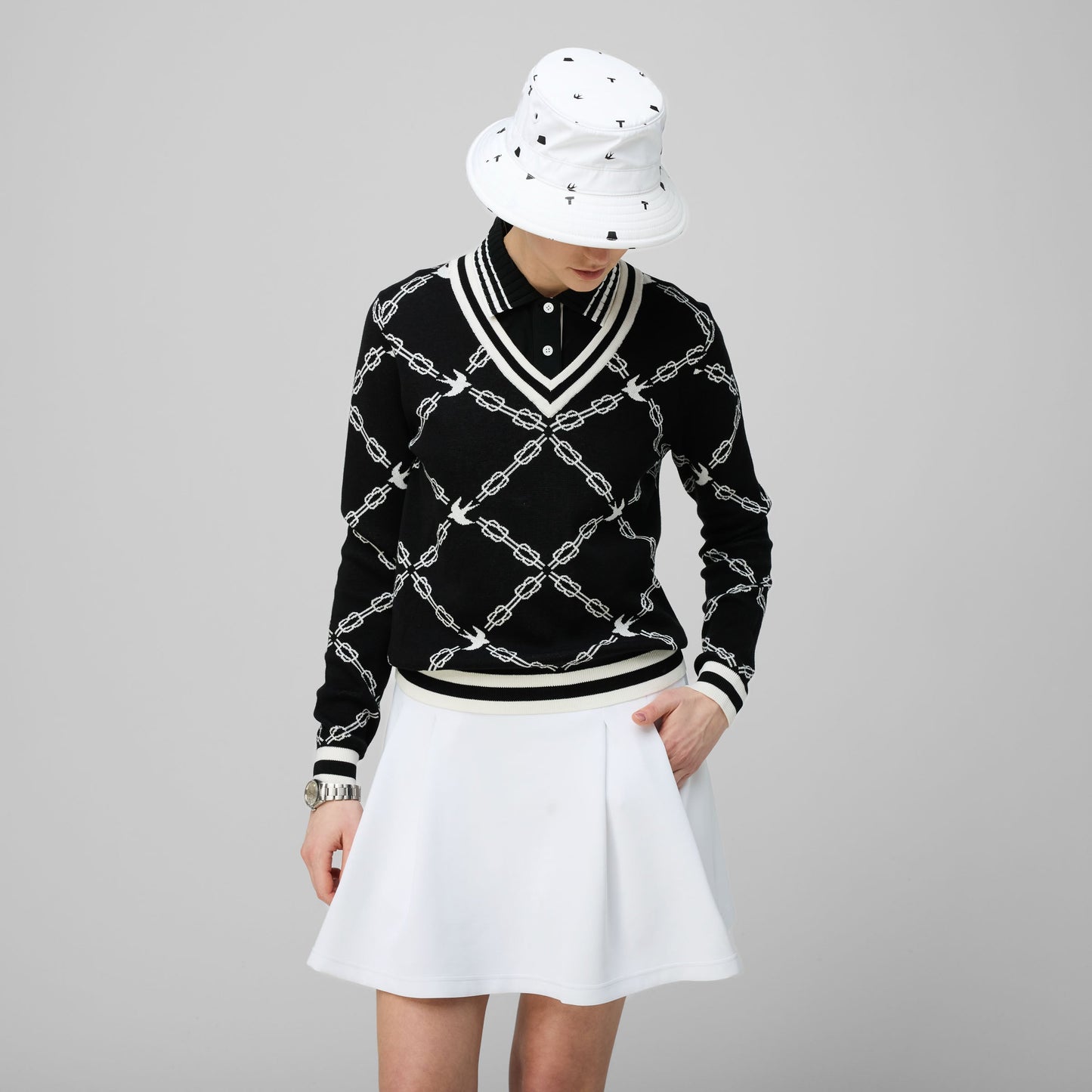 Birdie Links V-Neck Jacquard Sweater - Black/White