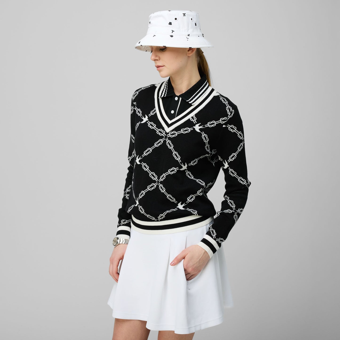Birdie Links V-Neck Jacquard Sweater - Black/White