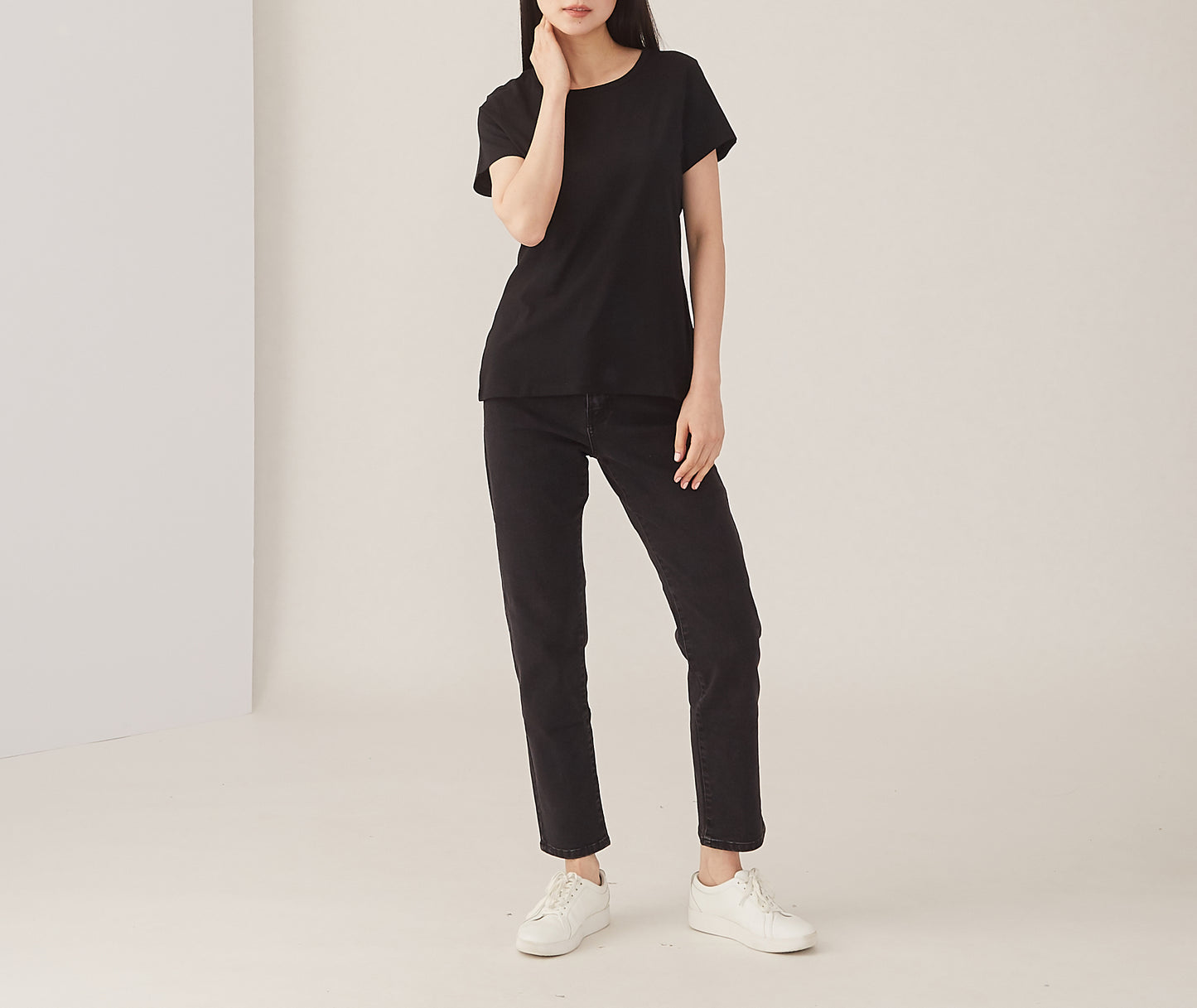 Best Essential T-Shirt with Embroidered Quatrefoil - Black Pink Tartan