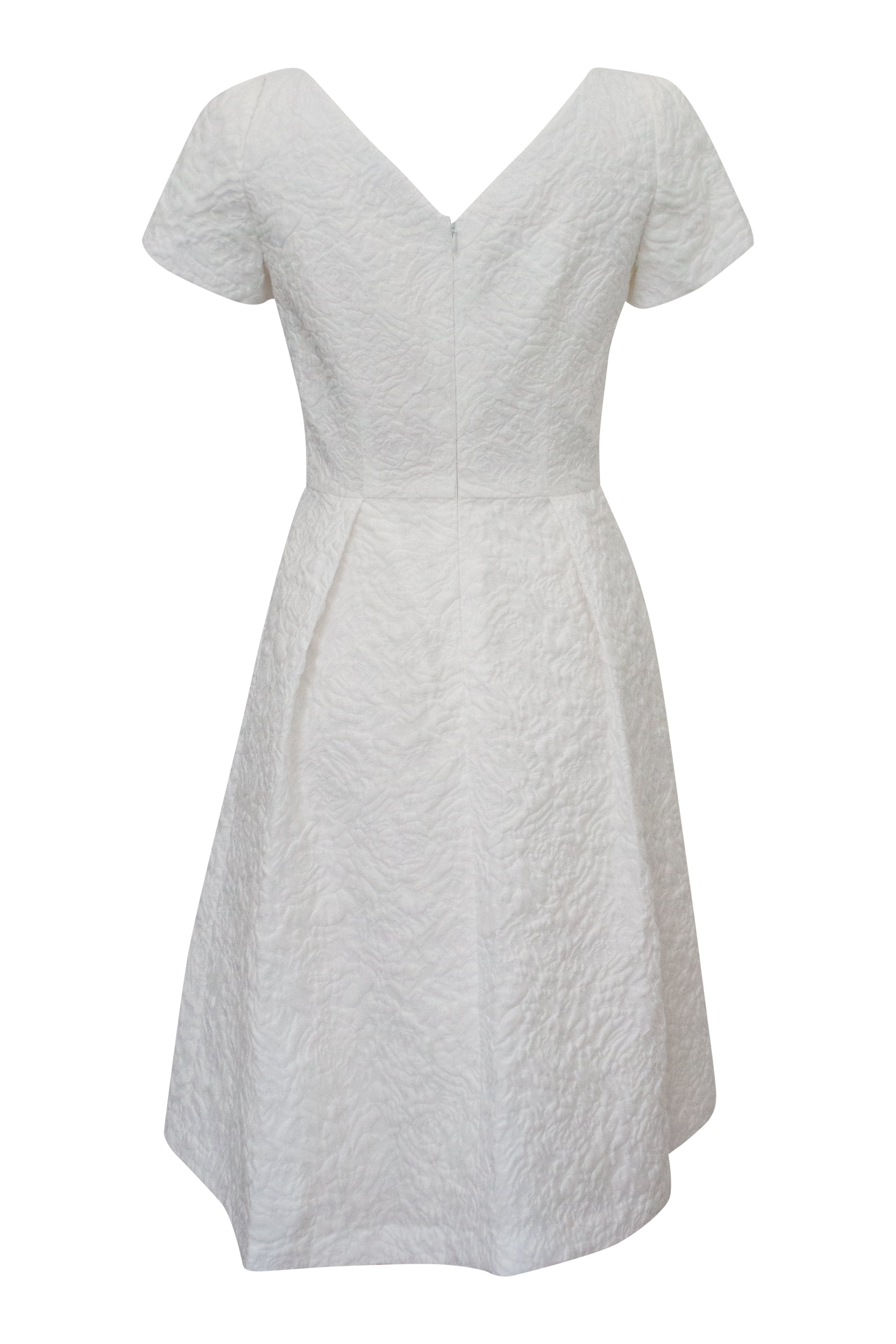 White half 2024 sleeve dress